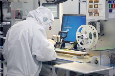 《徐州日报》再度聚焦邳州: “链主”当空“雁阵”舞 电子材料产业聚链成群展新姿